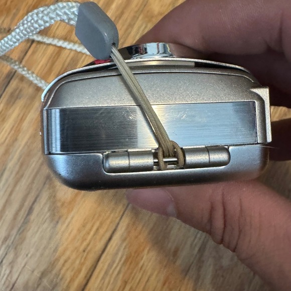 Olympus Stylus 400 Digital Camera Silver 4.0MP 3x Optical Zoom Compact -UNTESTED - Picture 8 of 10